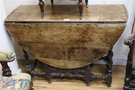 An 18th century oak gateleg table W.107cm